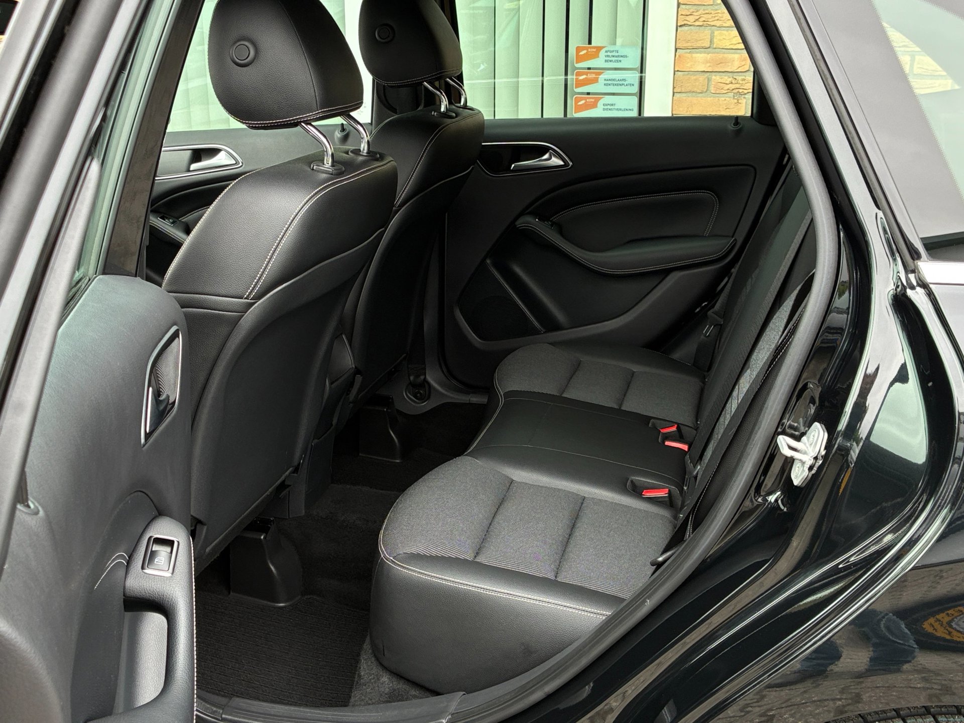 Foto van Mercedes-Benz B 180