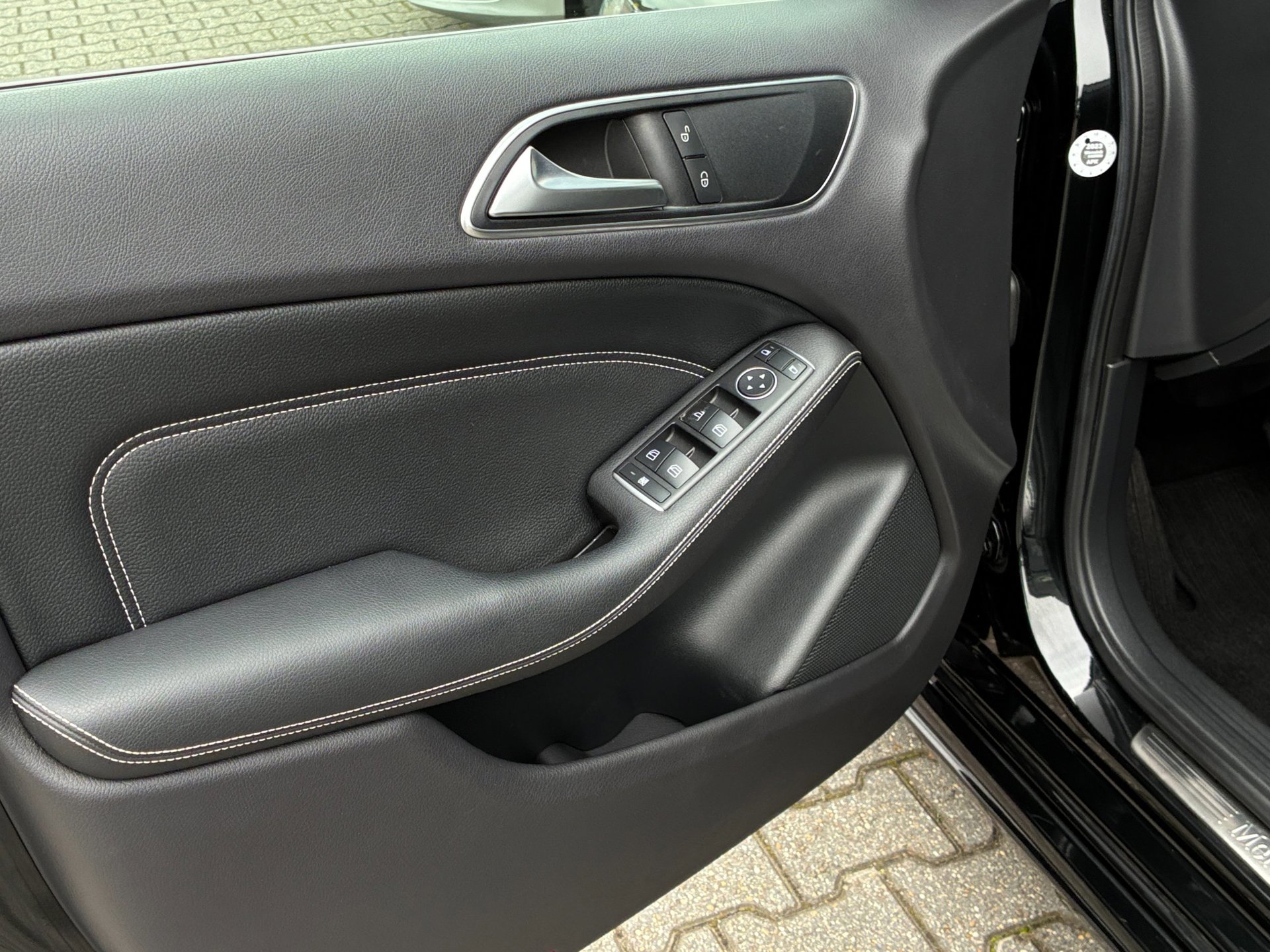 Foto van Mercedes-Benz B 180
