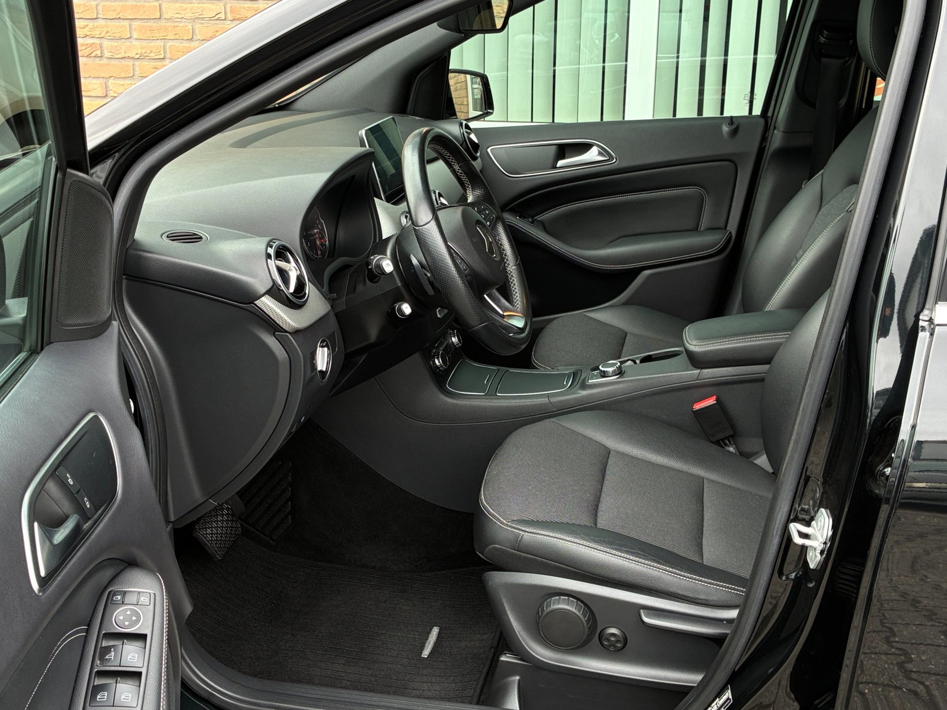 Foto van Mercedes-Benz B 180