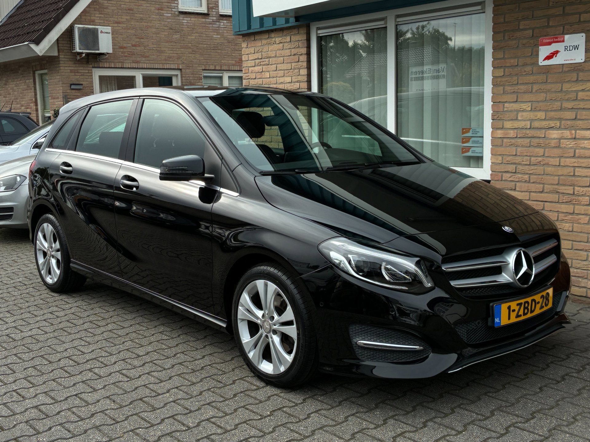 Foto van Mercedes-Benz B 180