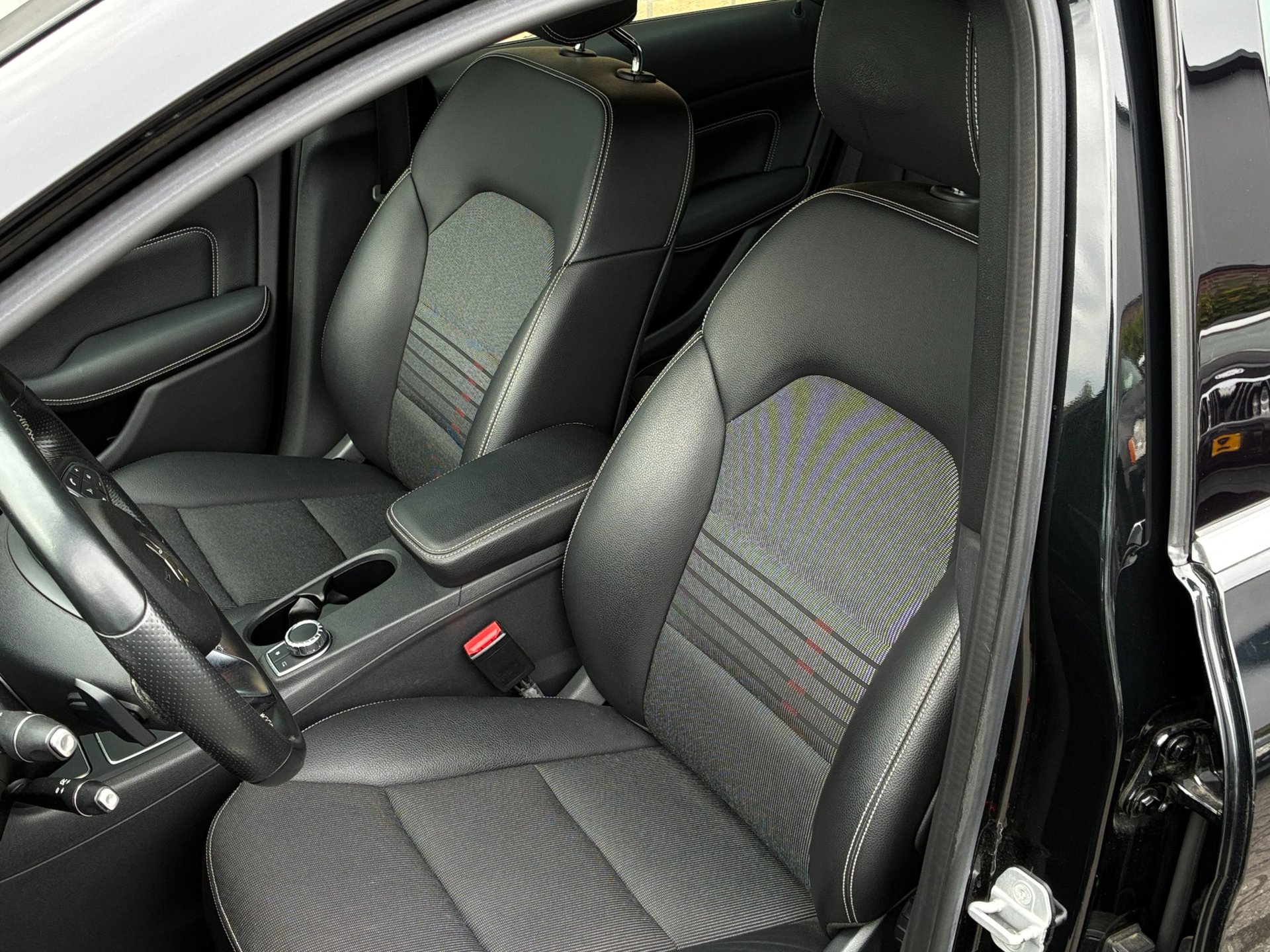 Foto van Mercedes-Benz B 180