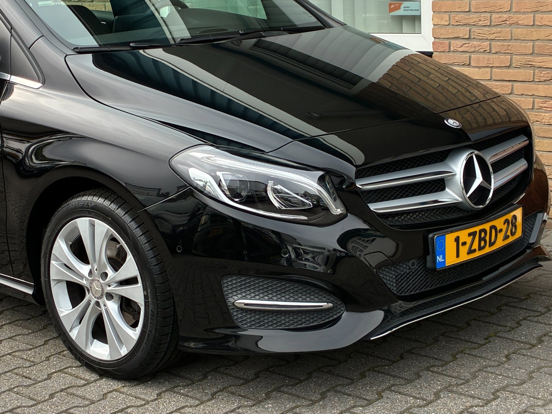 Foto van Mercedes-Benz B 180