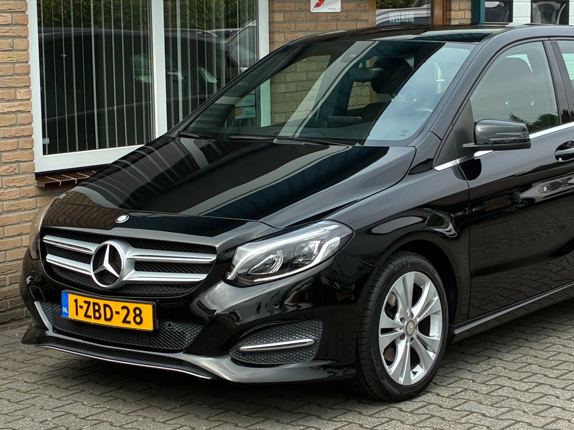 Foto van Mercedes-Benz B 180