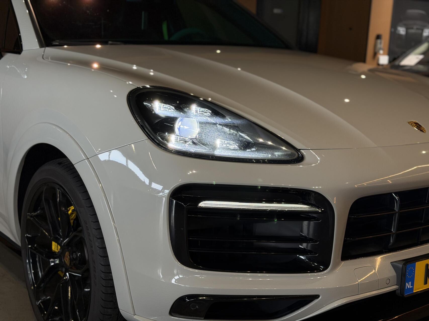 Foto van Porsche Cayenne E-hybrid