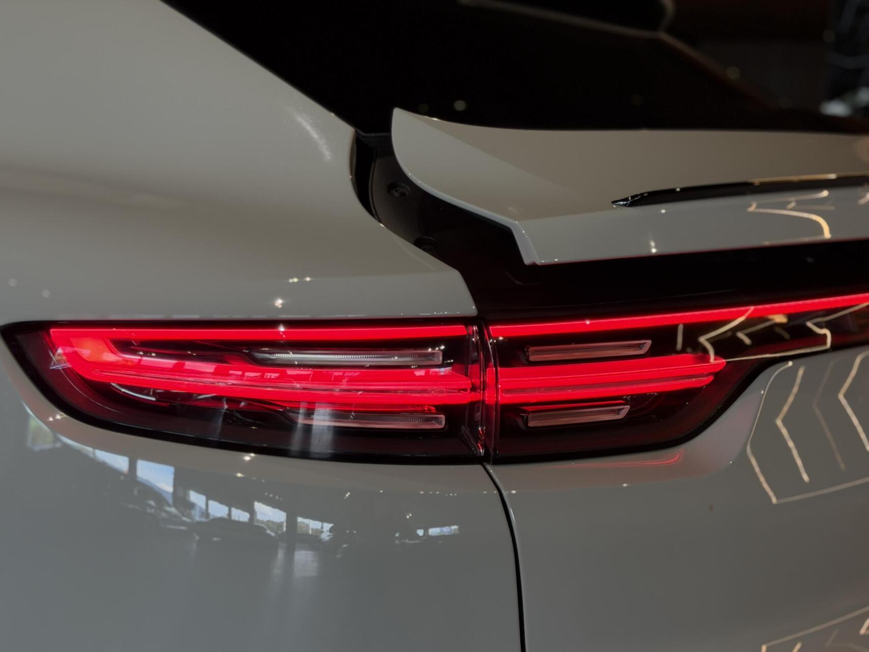 Foto van Porsche Cayenne E-hybrid