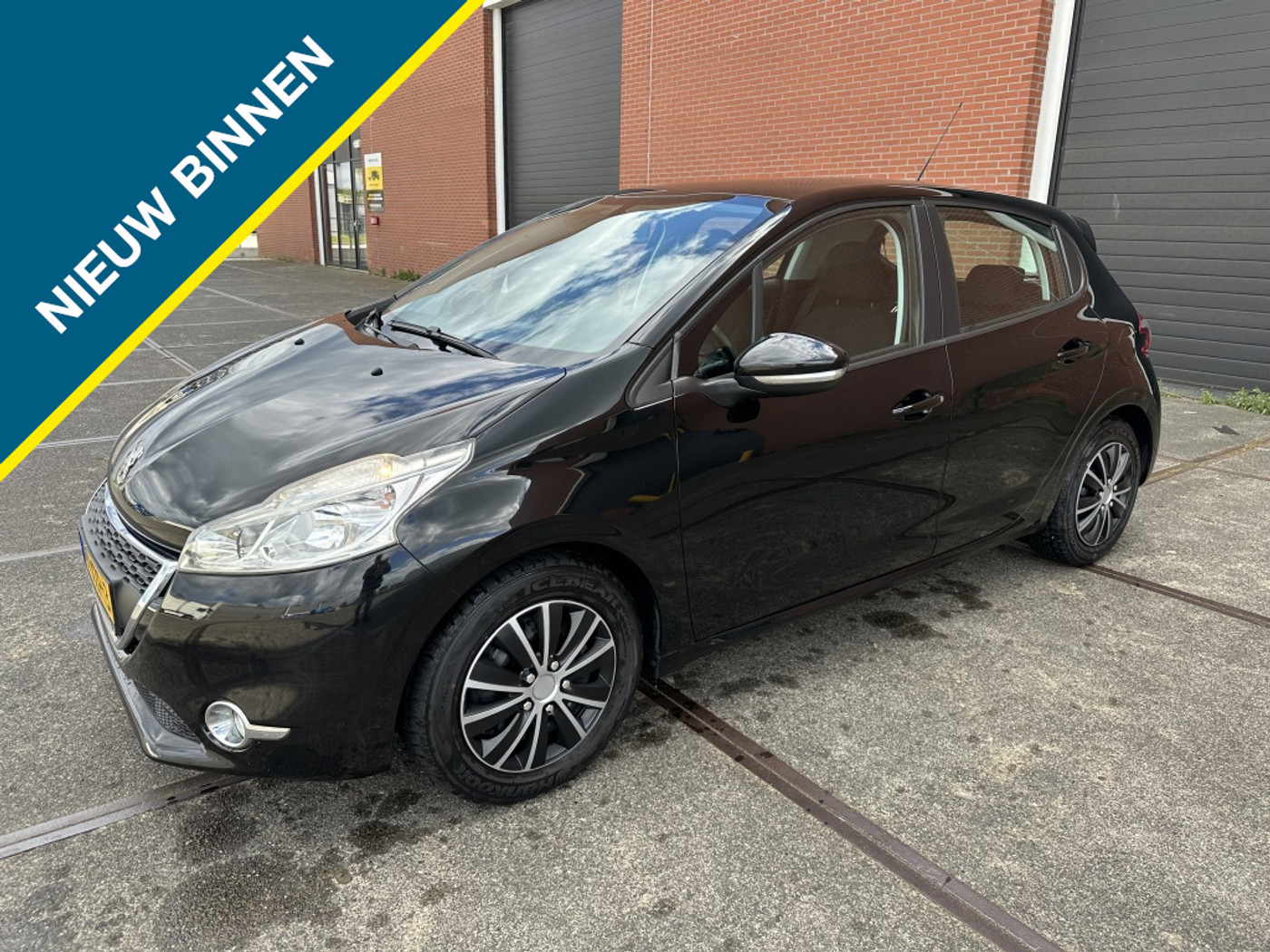 Peugeot 208 1.2 VTi Blue Lease 2012 - voorkant