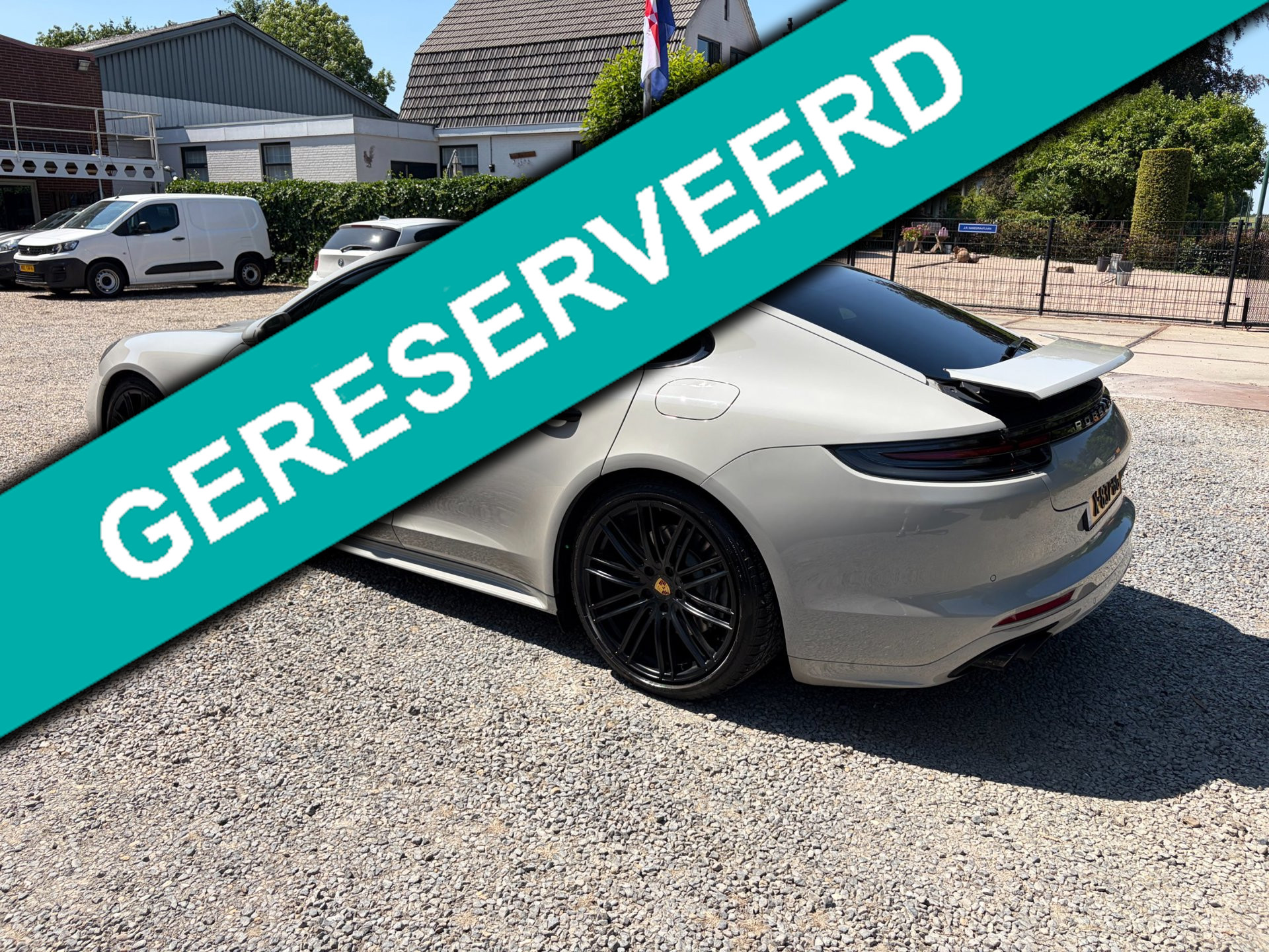 Foto van Porsche Panamera 4 E-hybrid
