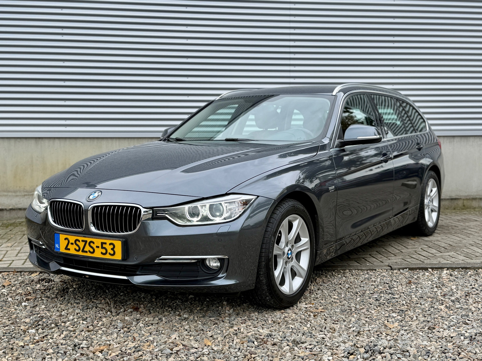 BMW 316i 136pk High Executive Automaat [ 1ste eig, dealer oh, zeer netjes ] 2014 - voorkant