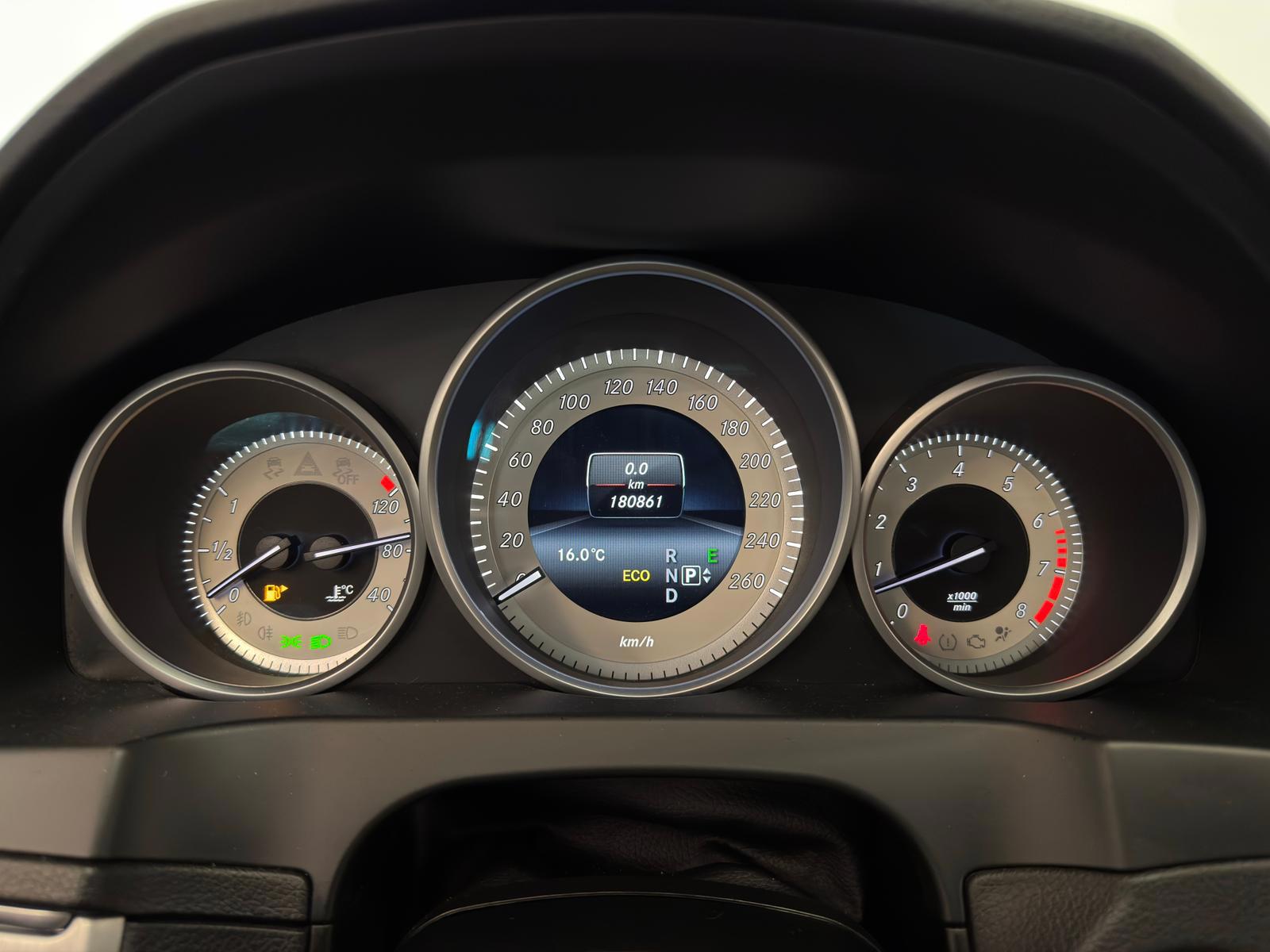 Foto van Mercedes-Benz E 200