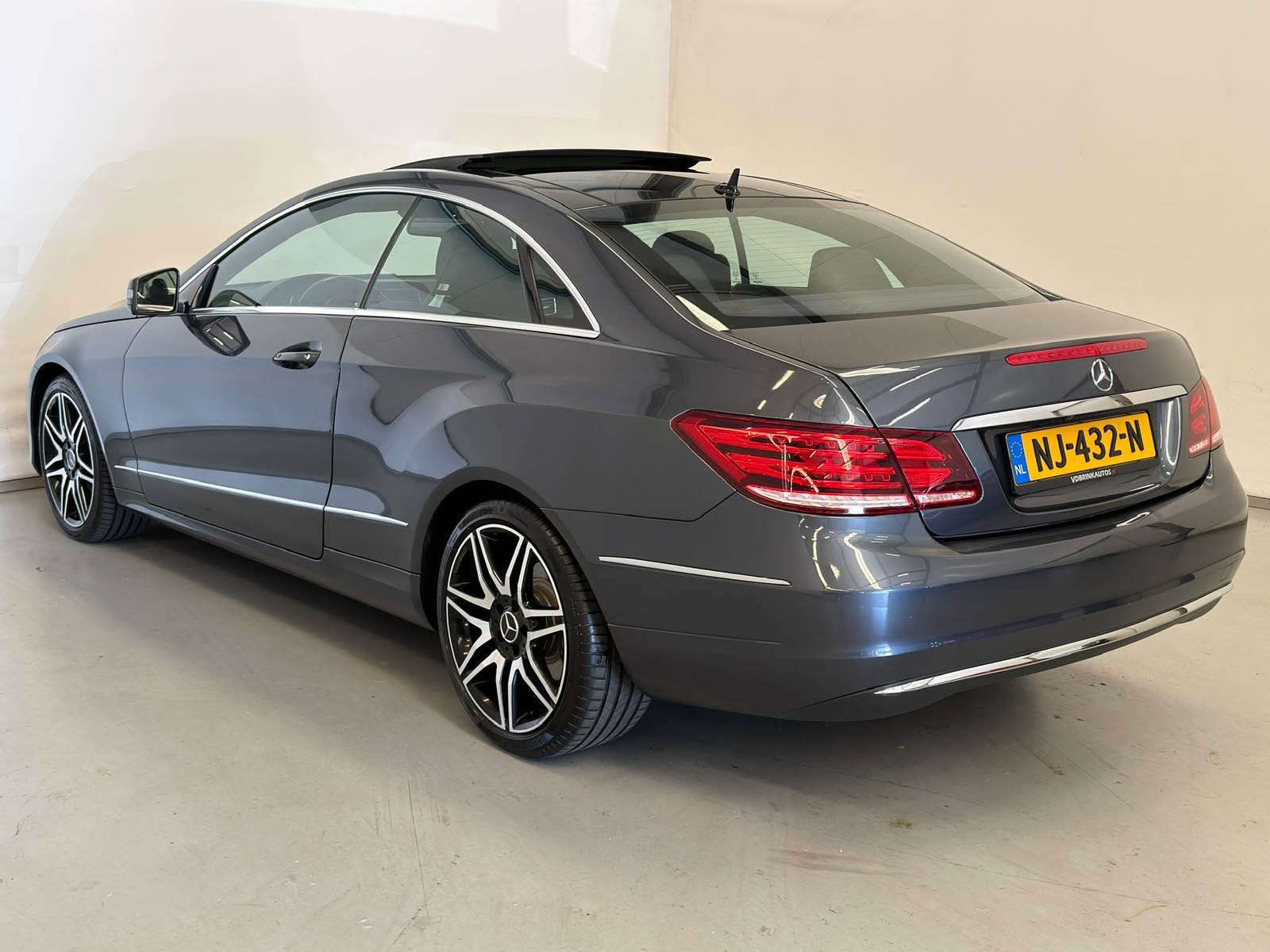 Foto van Mercedes-Benz E 200