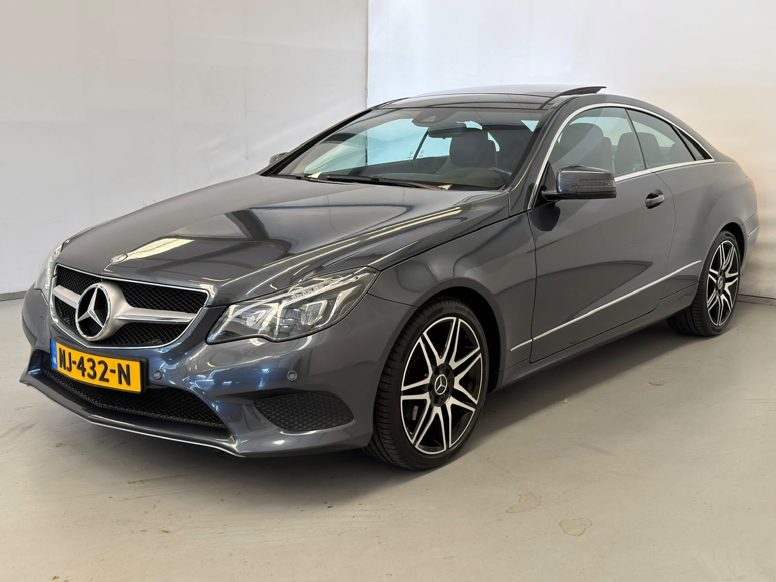 Foto van Mercedes-Benz E 200
