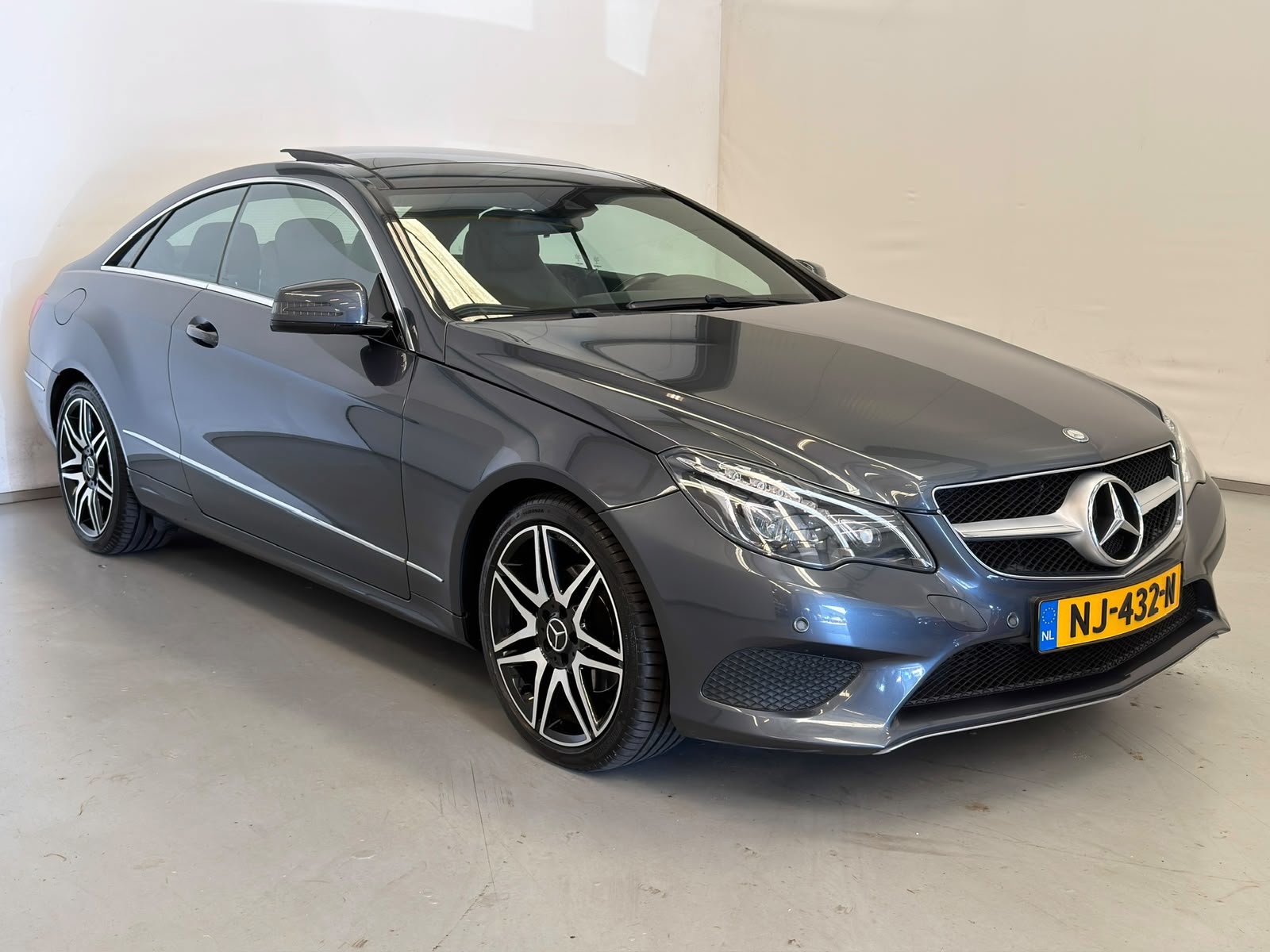 Foto van Mercedes-Benz E 200