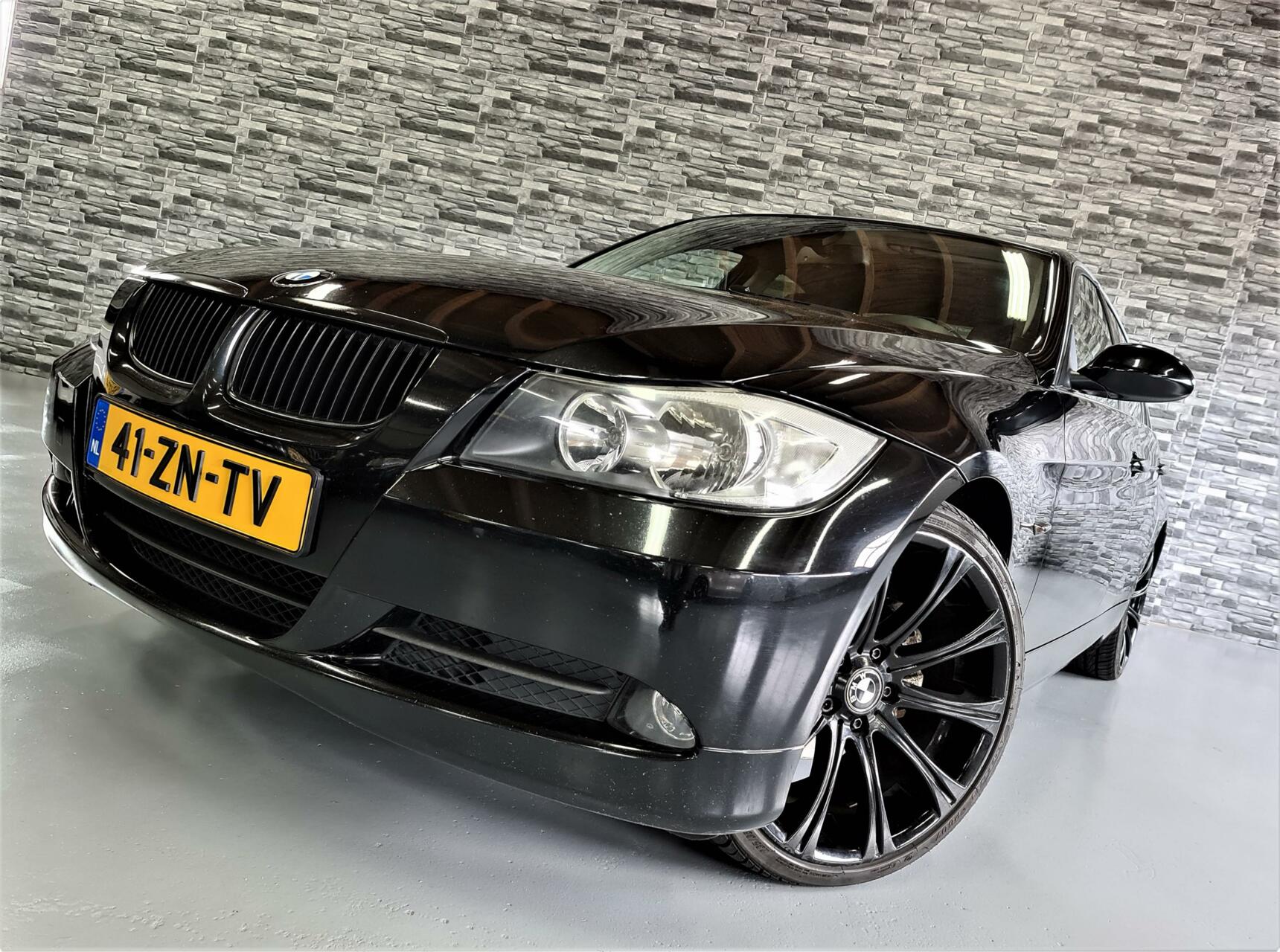 BMW 3-serie 325i Executive *Leder*NAVI*Goed onderhouden!NAP! 2008 - voorkant