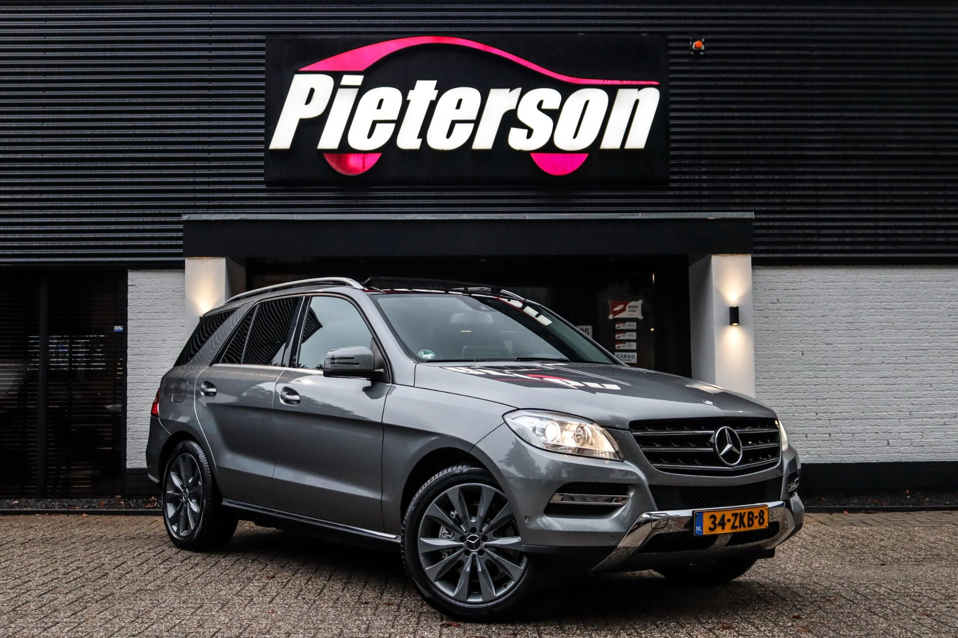 Mercedes-Benz ML 350 4Matic 350 NIEUWSTAAT PANO LUCHTVERING TREKH 2012 - voorkant