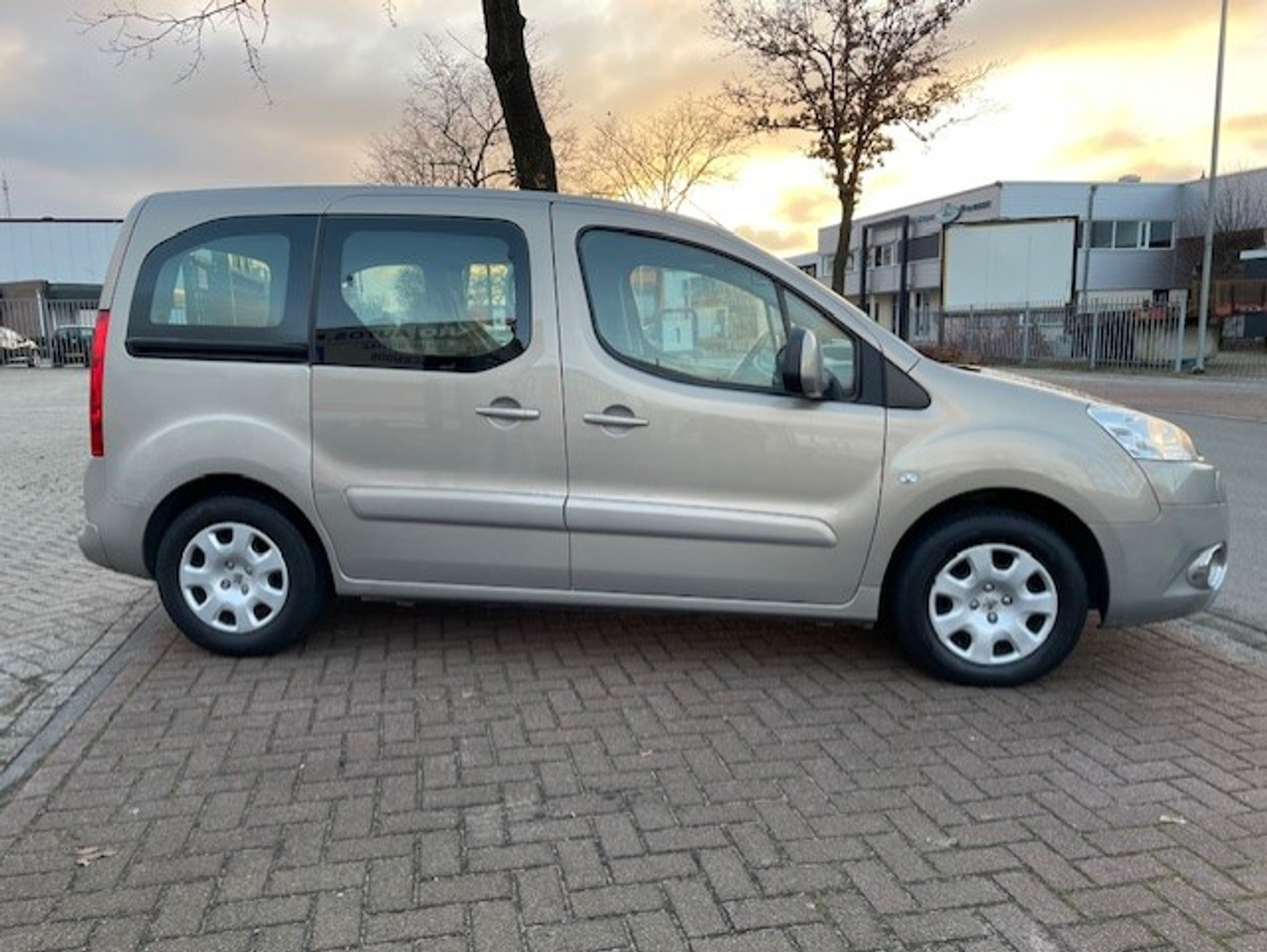 Foto van Peugeot Partner