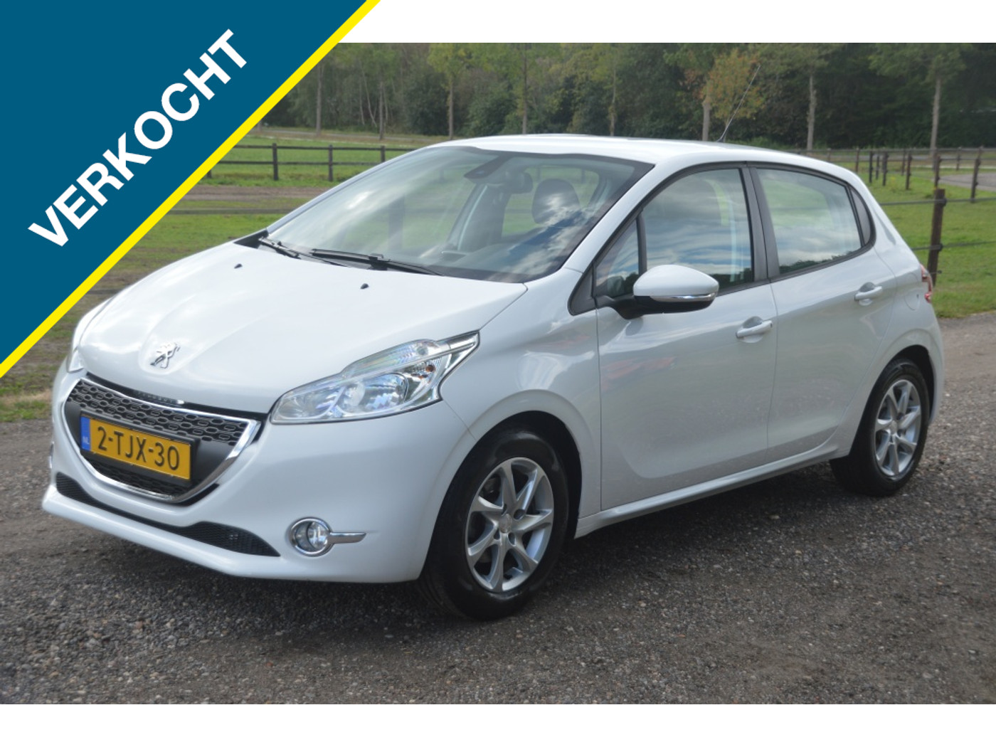 Peugeot 208 1.2 VTi Envy Clima Cruise PDC 2014 - voorkant