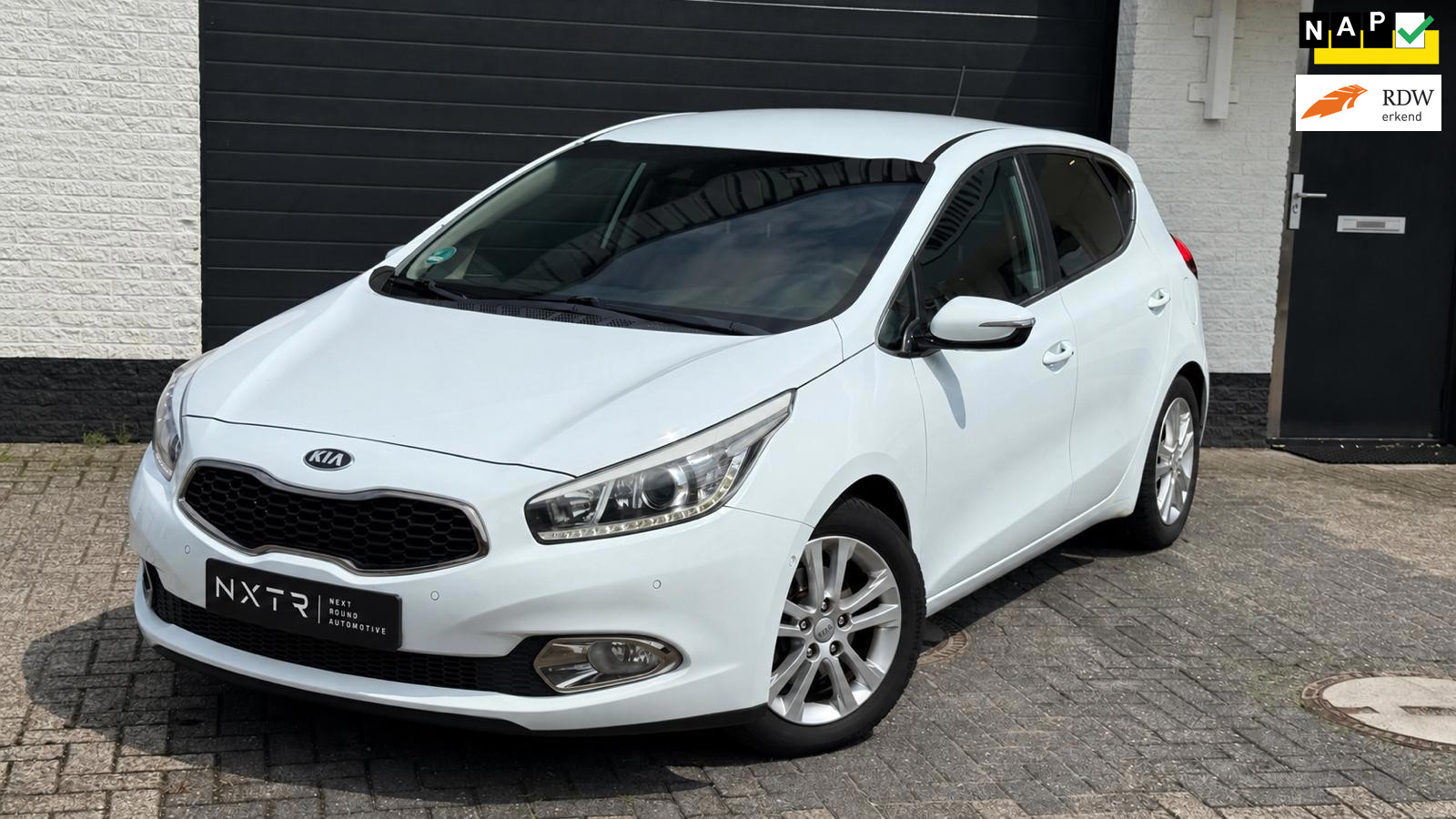 Kia Cee D 1.6 GDI Super Pack | NAP | Keyless | Navi | Trekhaak 2012 - voorkant