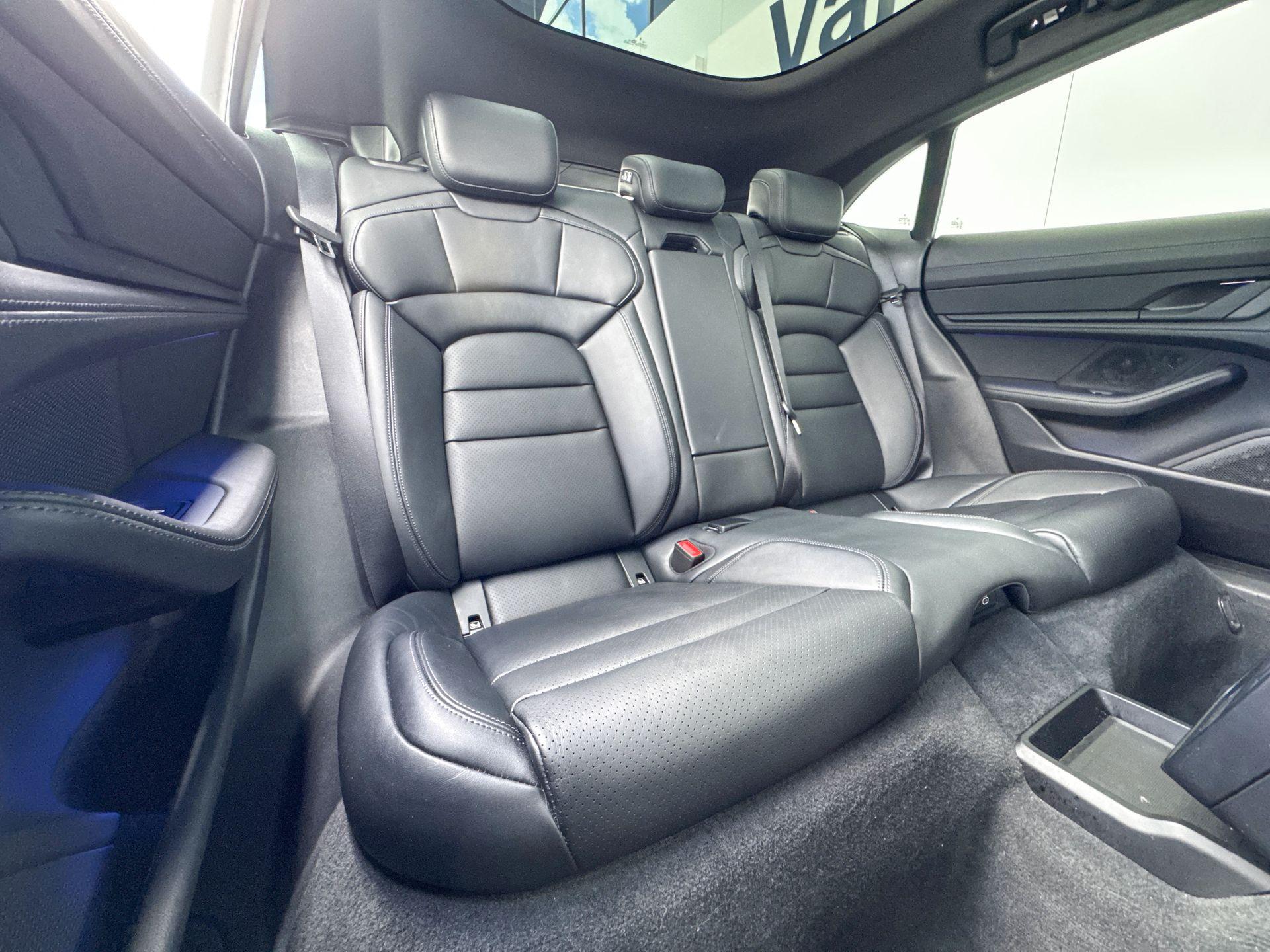Foto van Porsche Taycan 4