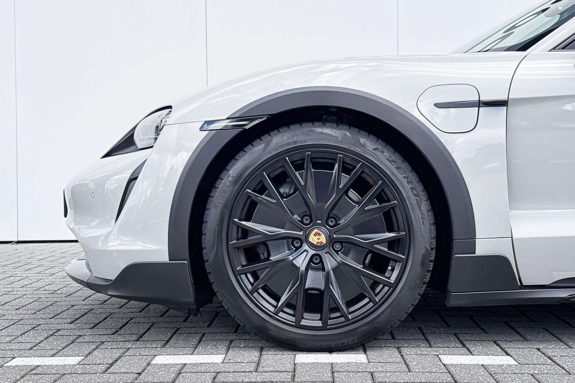 Foto van Porsche Taycan 4