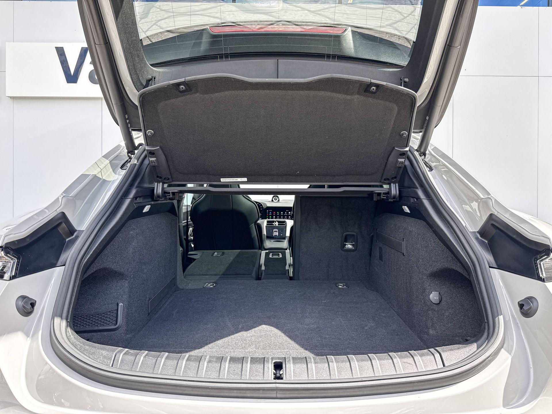 Foto van Porsche Taycan 4