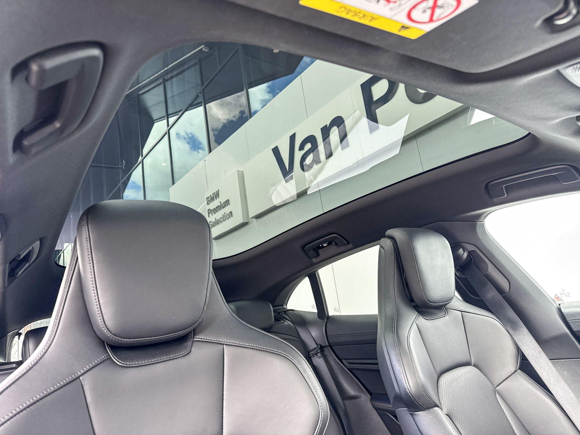 Foto van Porsche Taycan 4