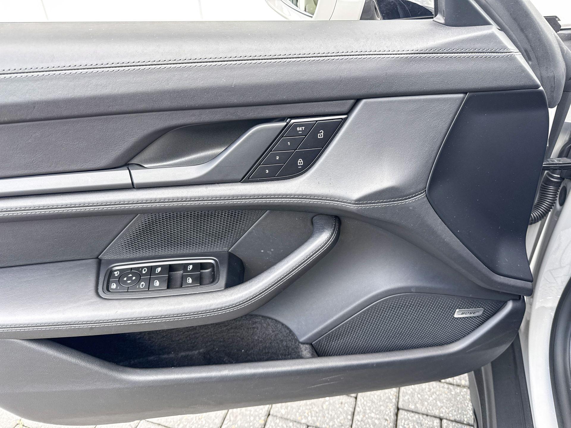 Foto van Porsche Taycan 4