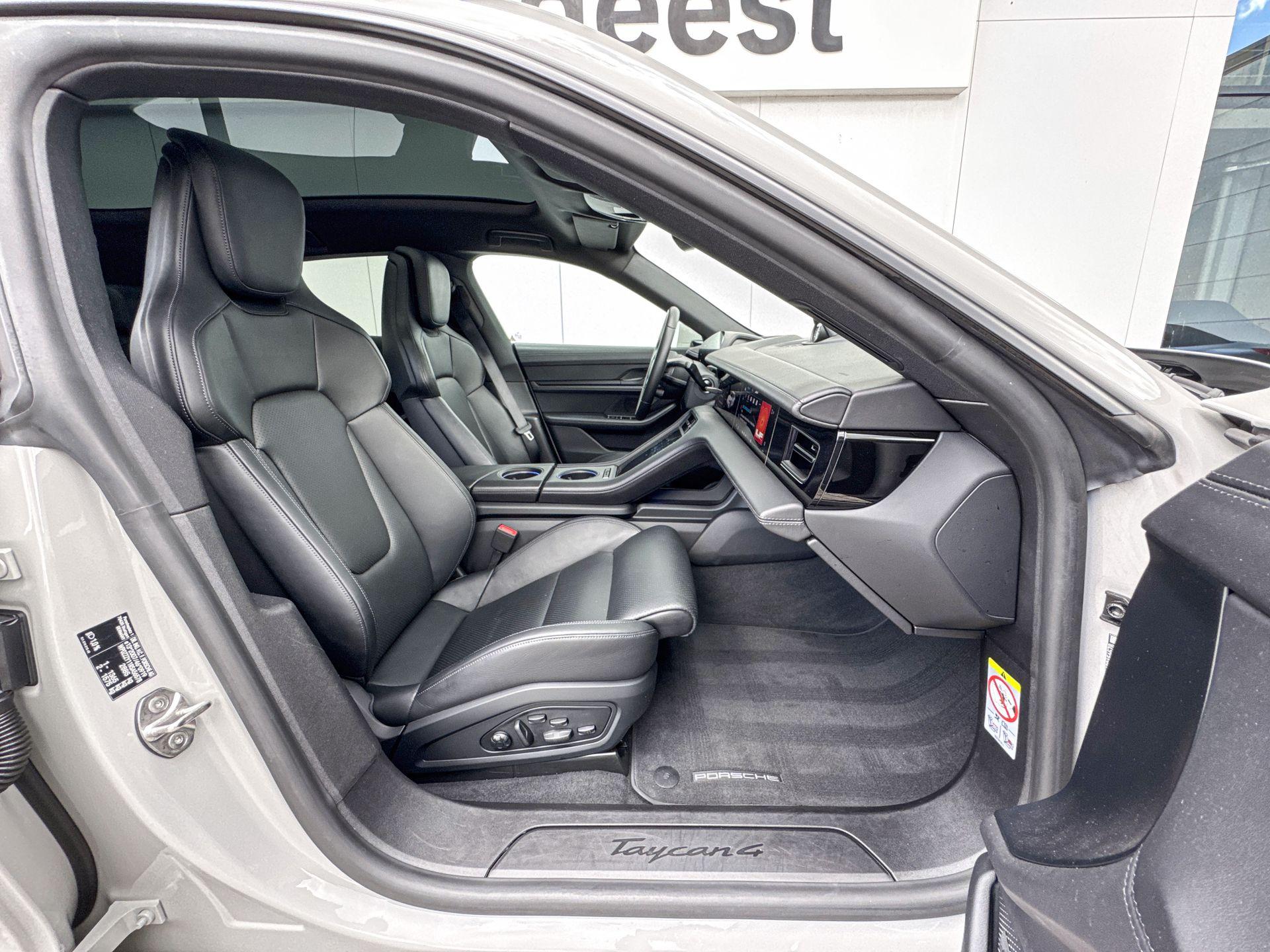 Foto van Porsche Taycan 4