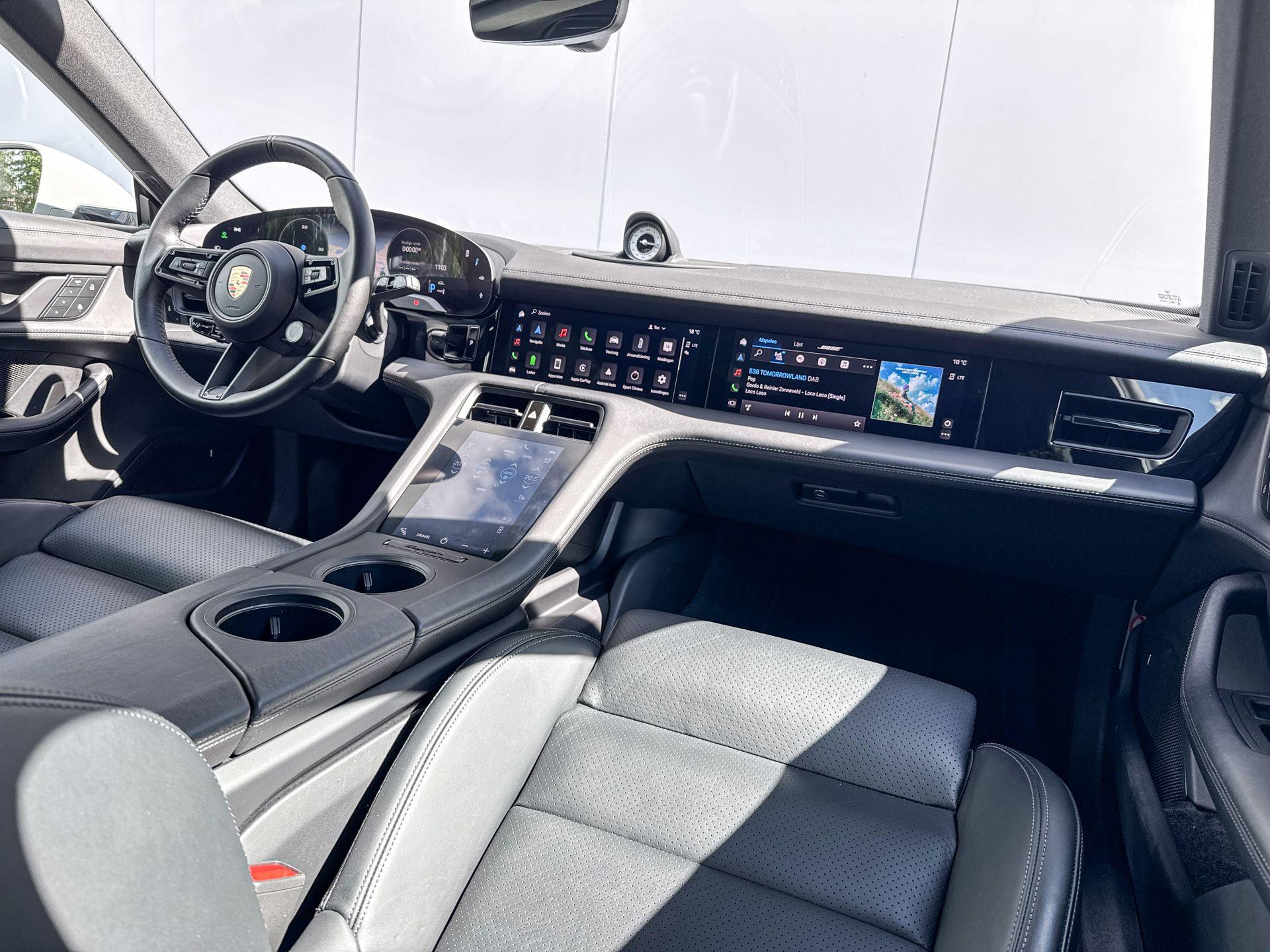 Foto van Porsche Taycan 4