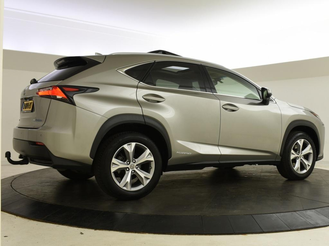 Foto van Lexus Lexus Nx300h