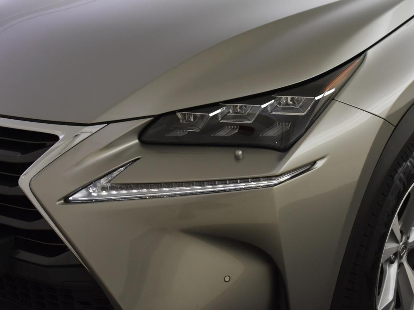 Foto van Lexus Lexus Nx300h