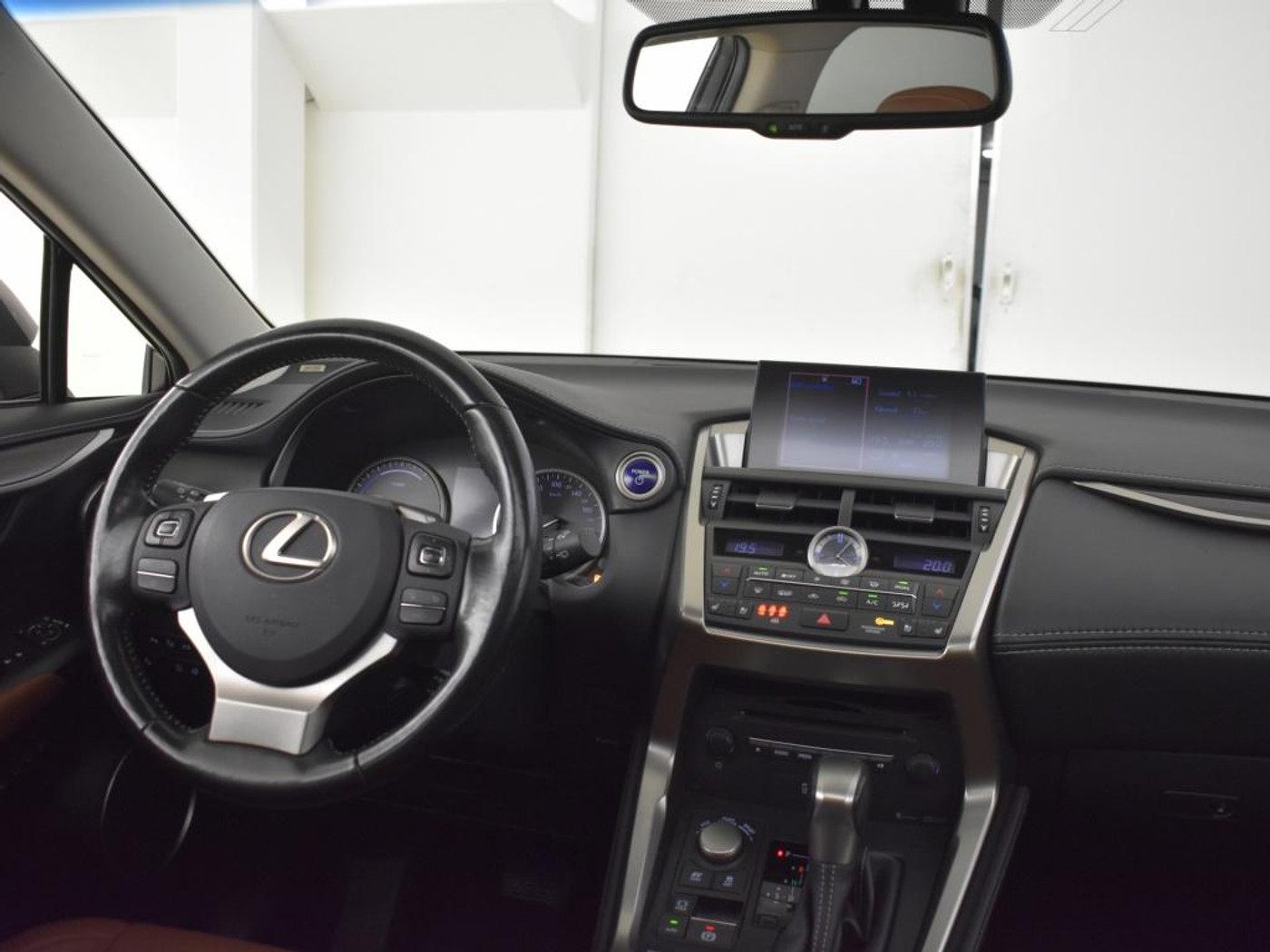 Foto van Lexus Lexus Nx300h