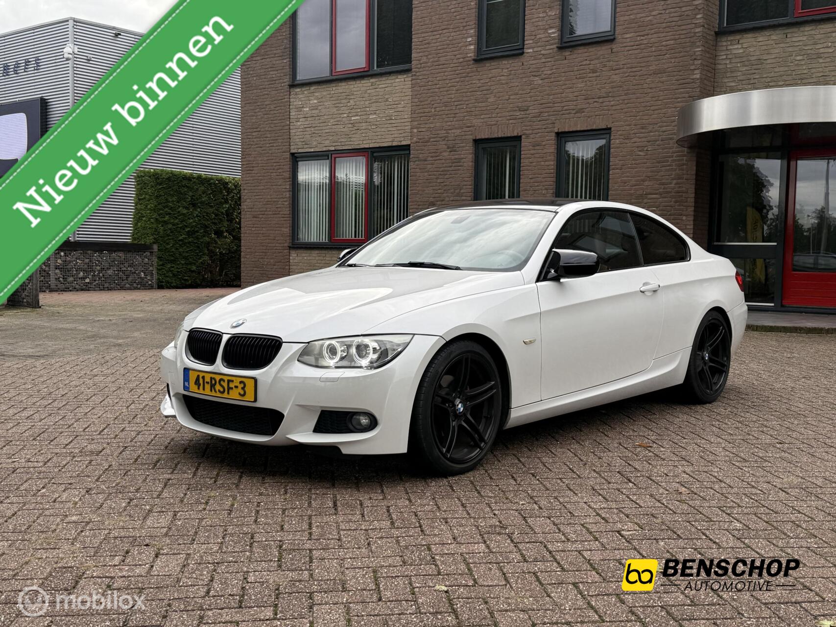 BMW 320i 320i M Sport Harman Kardon Navi Leer Automaat NL Auto 2011 - voorkant
