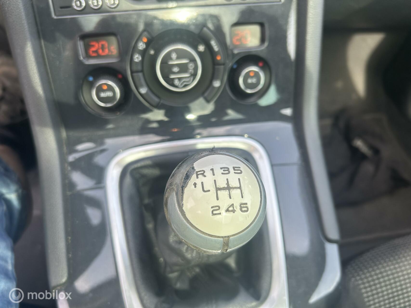 Foto van Peugeot 5008