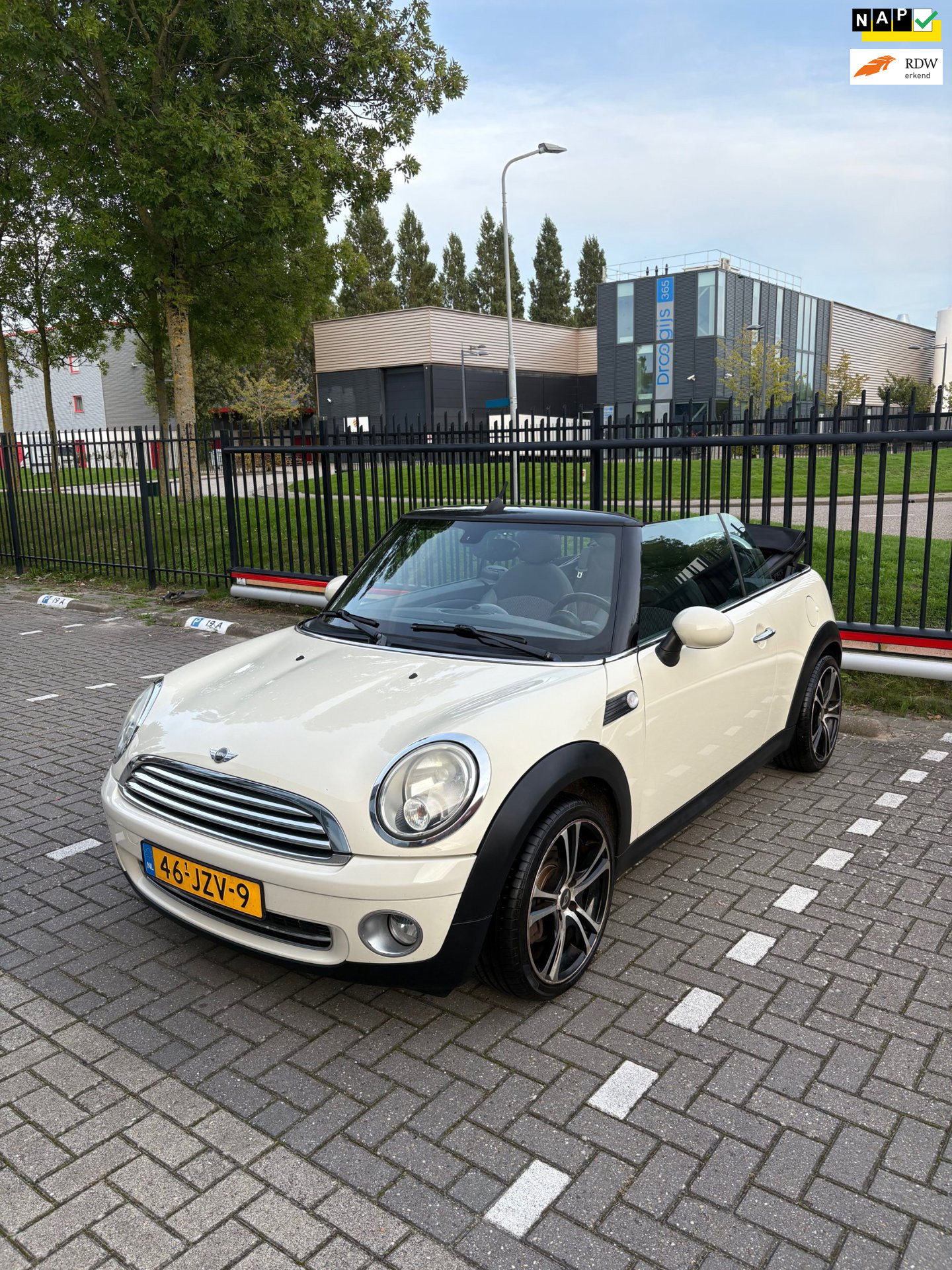 Mini Cooper Cabrio 1.6 Cooper Chili - Cabrio - Cruise - Airco 2009 - voorkant