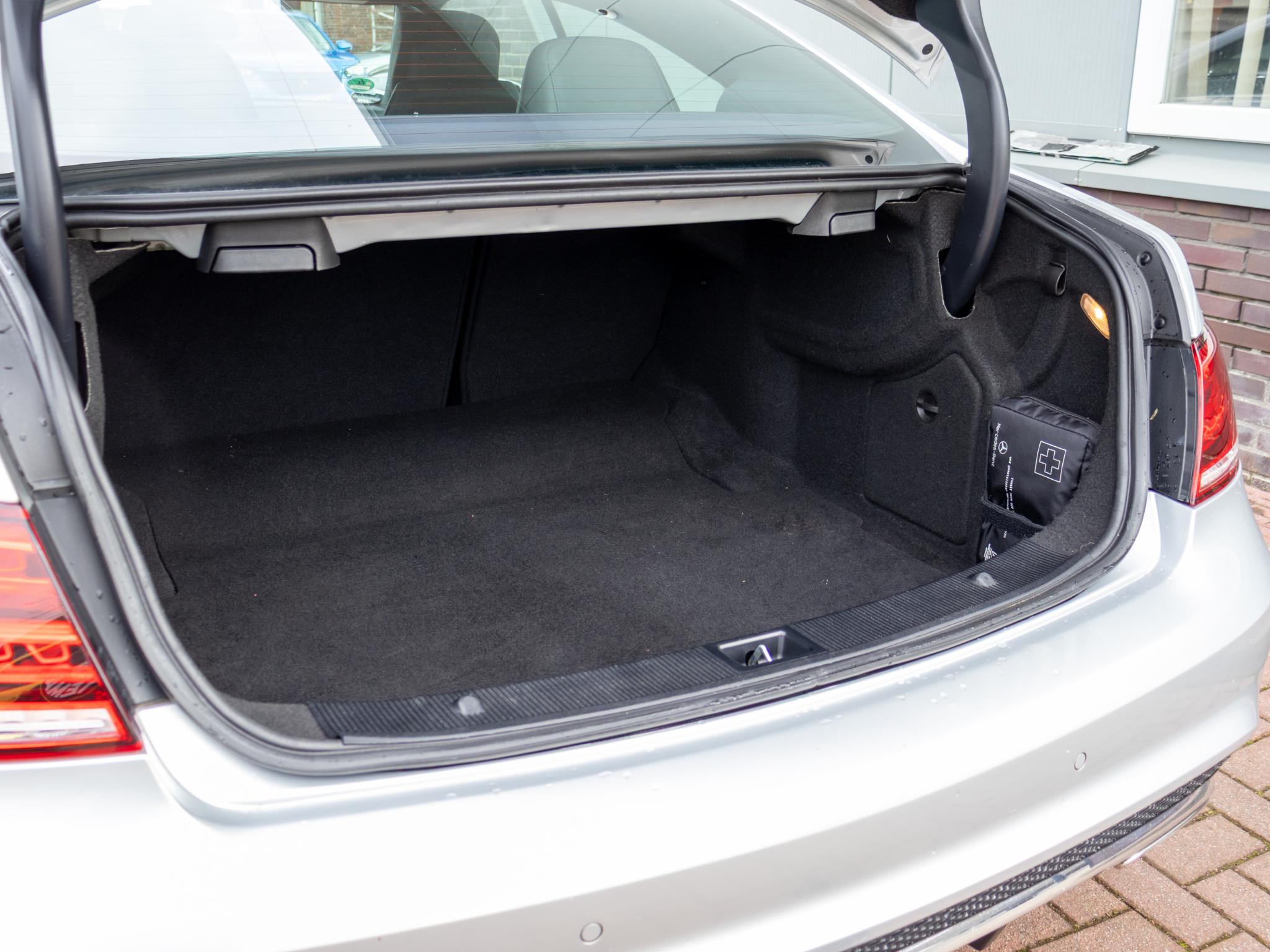 Foto van Mercedes-Benz E 200