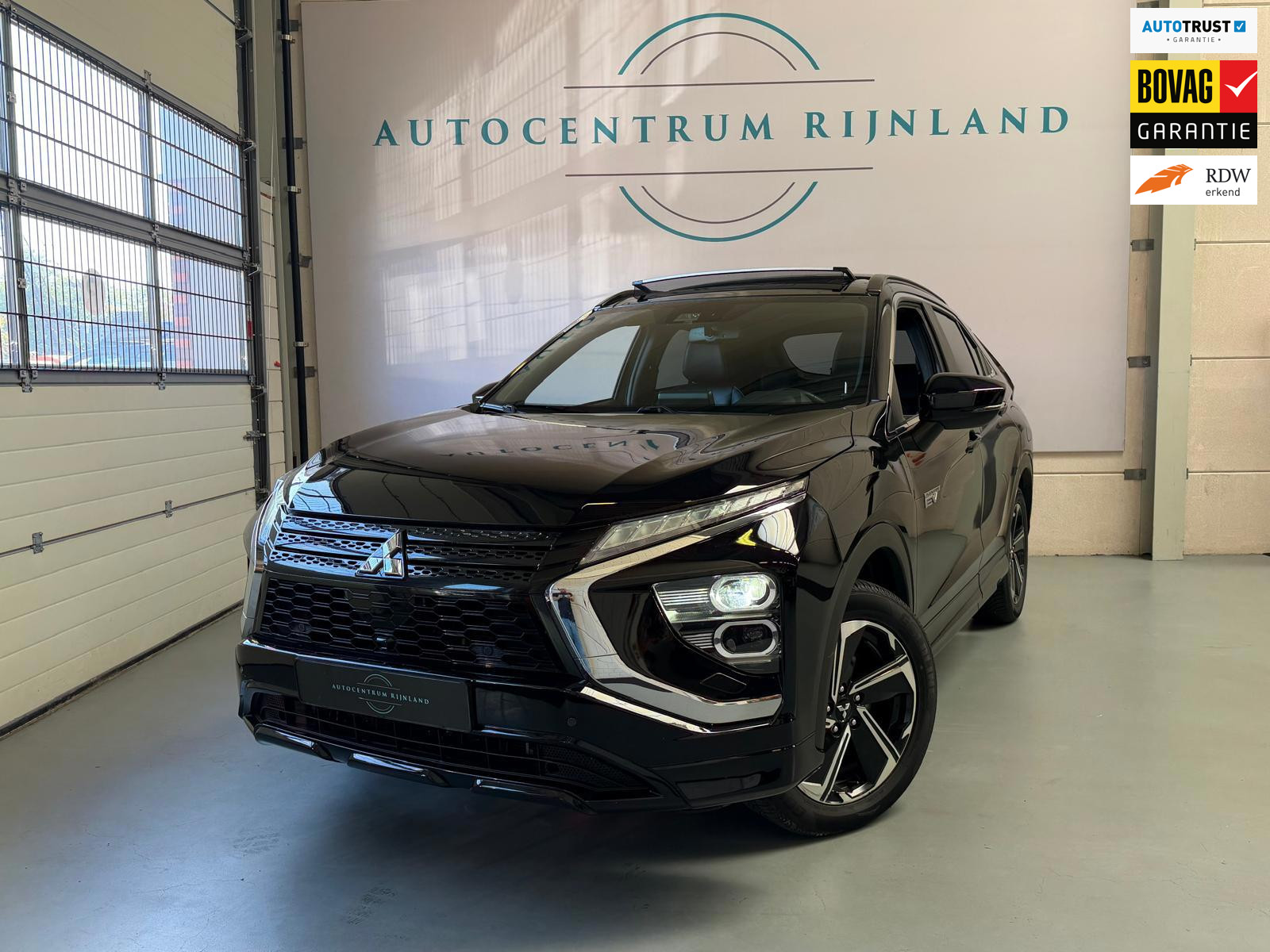 Mitsubishi Mitsubishi Eclipse Cross 2.4 PHEV Instyle, Pano, Camera, Stoel/Stuurverwarming. Carplay, 1 Jaar bovag garantie 2022 - voorkant