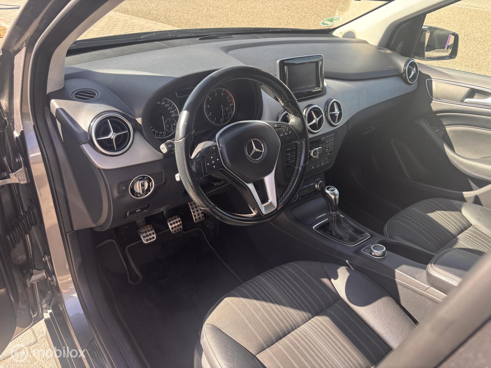 Foto van Mercedes-Benz B 180