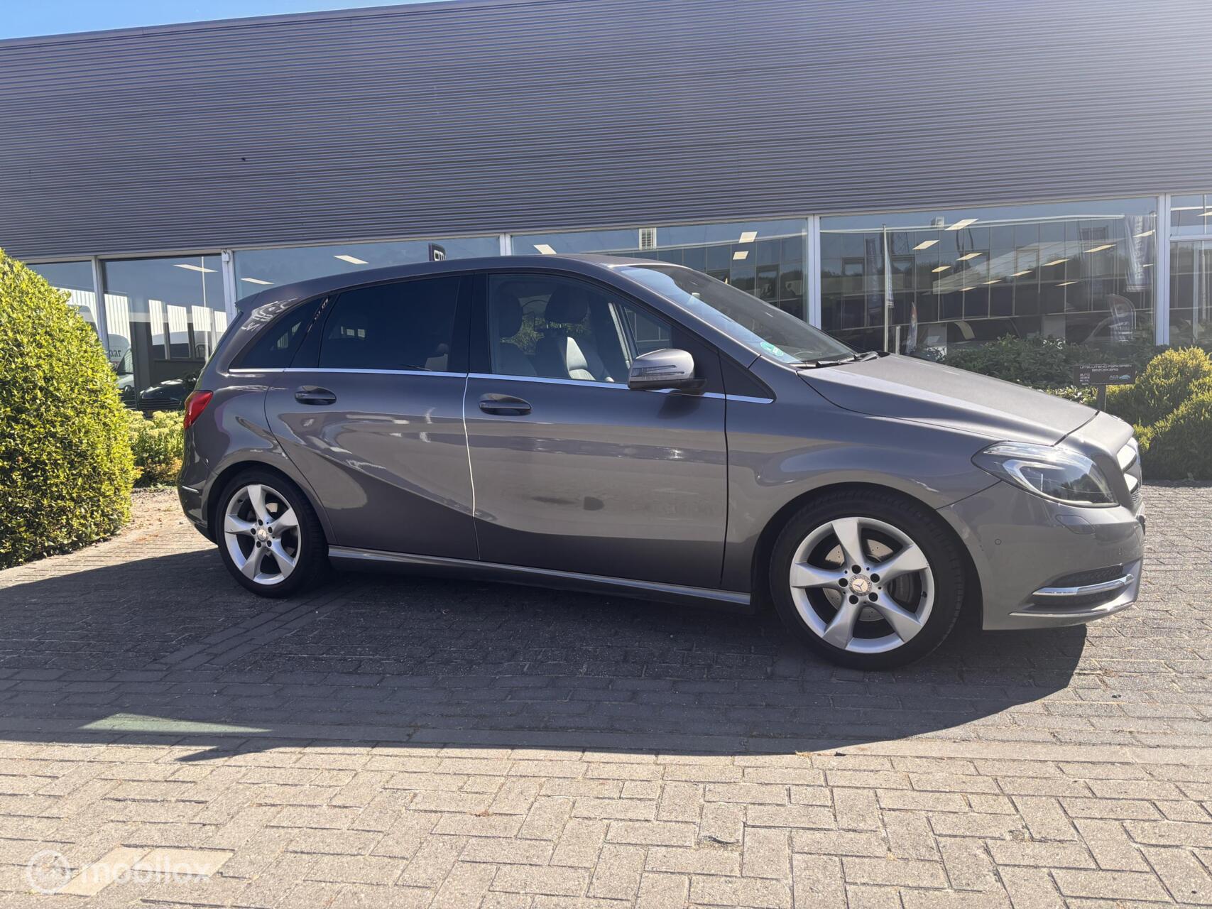 Foto van Mercedes-Benz B 180