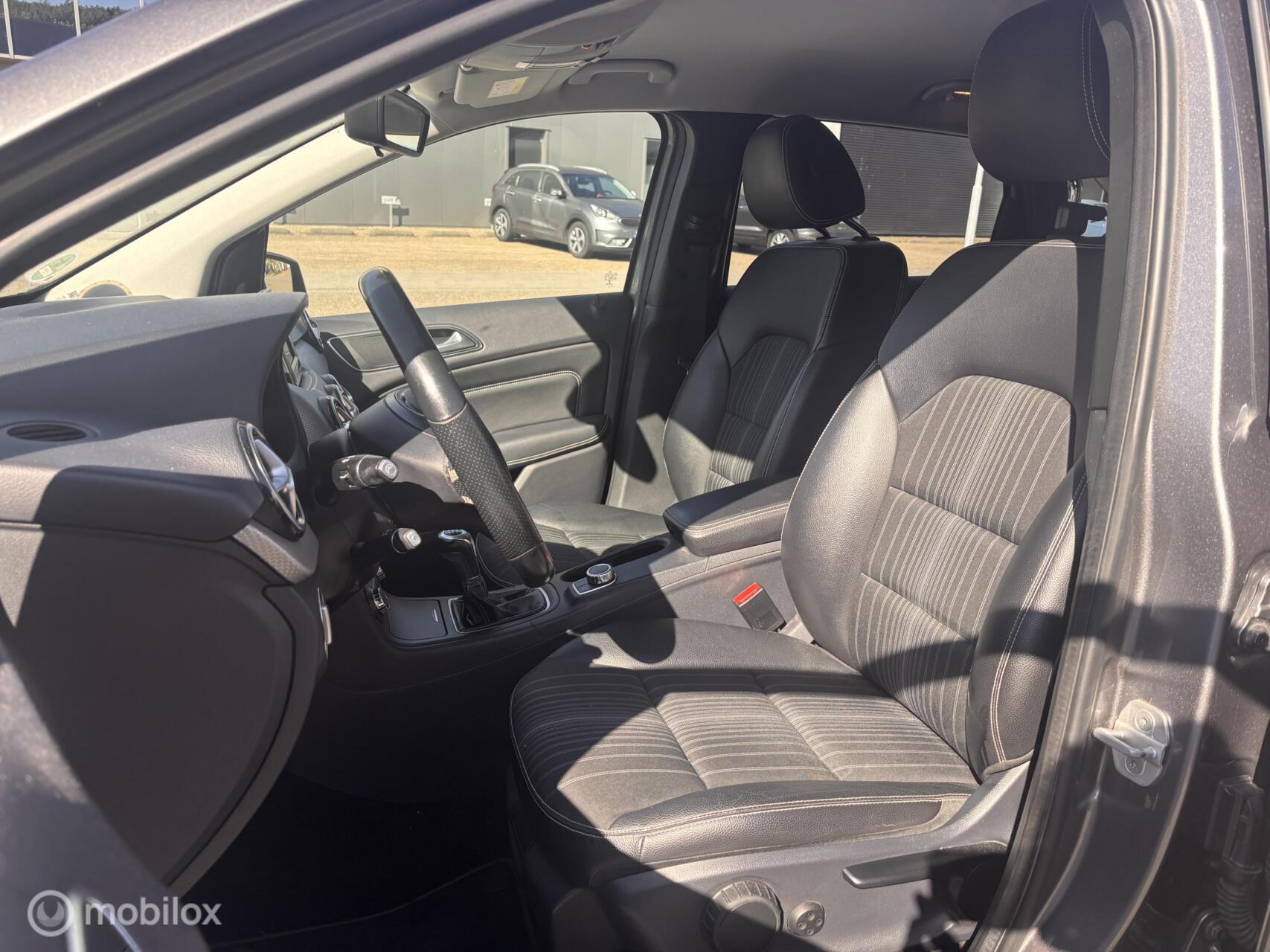 Foto van Mercedes-Benz B 180