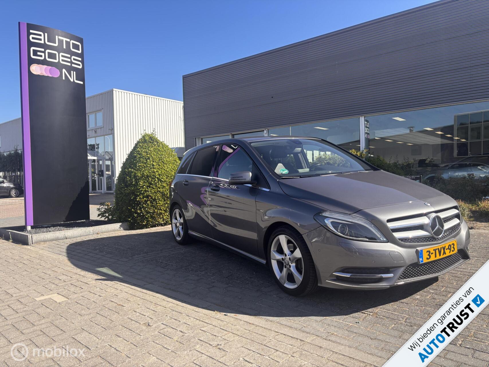 Mercedes-Benz B 180 180 Prestige 2014 - voorkant
