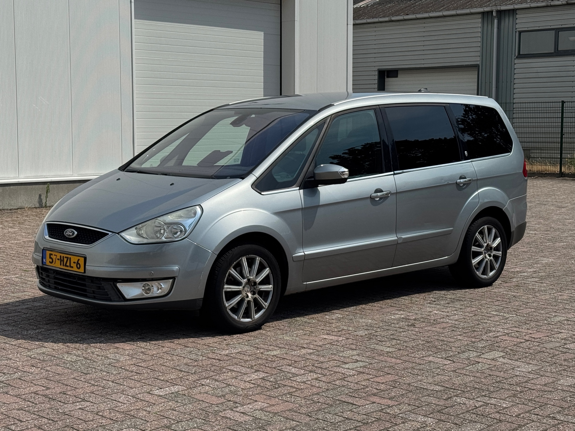 Ford Galaxy 2.0-16V Ghia 7-persoons 2009 - voorkant