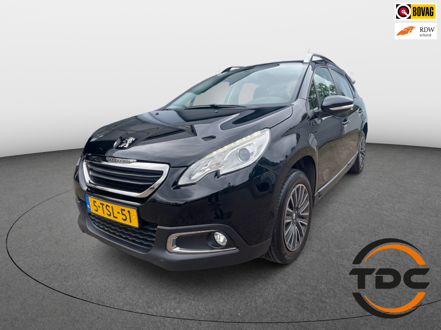 Peugeot 2008 1.2 VTi NAVI PDC PANO AIRCO CRUISE 2014 - voorkant