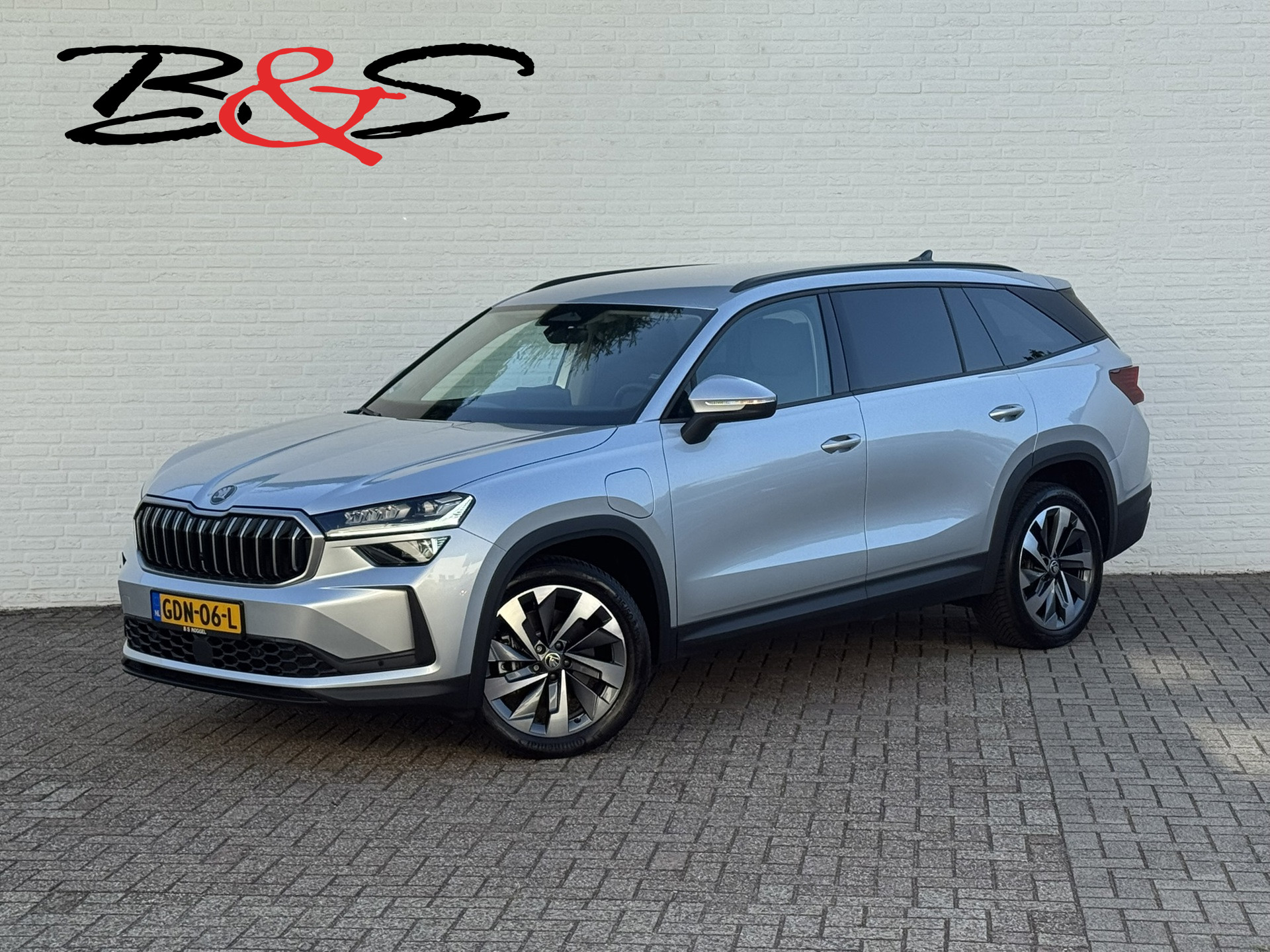 Skoda Kodiaq 1.5 TSI PHEV Business SOH100% Full LED Adaptive cruis Climate Stoel-Stuurverwarming Apple / Android Navi Camera 2024 - voorkant