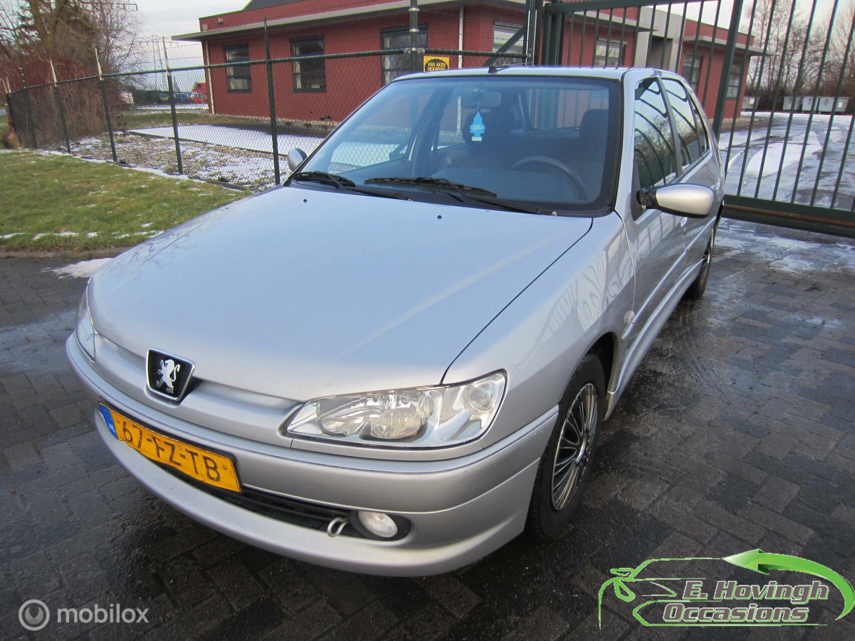 Peugeot 306 1.4 XR 2000 - voorkant
