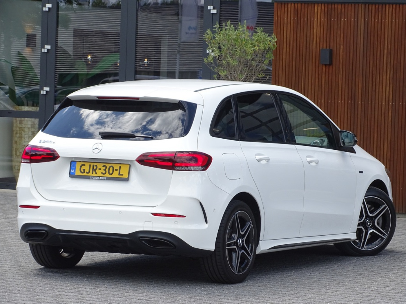 Foto van Mercedes-Benz B 250 E
