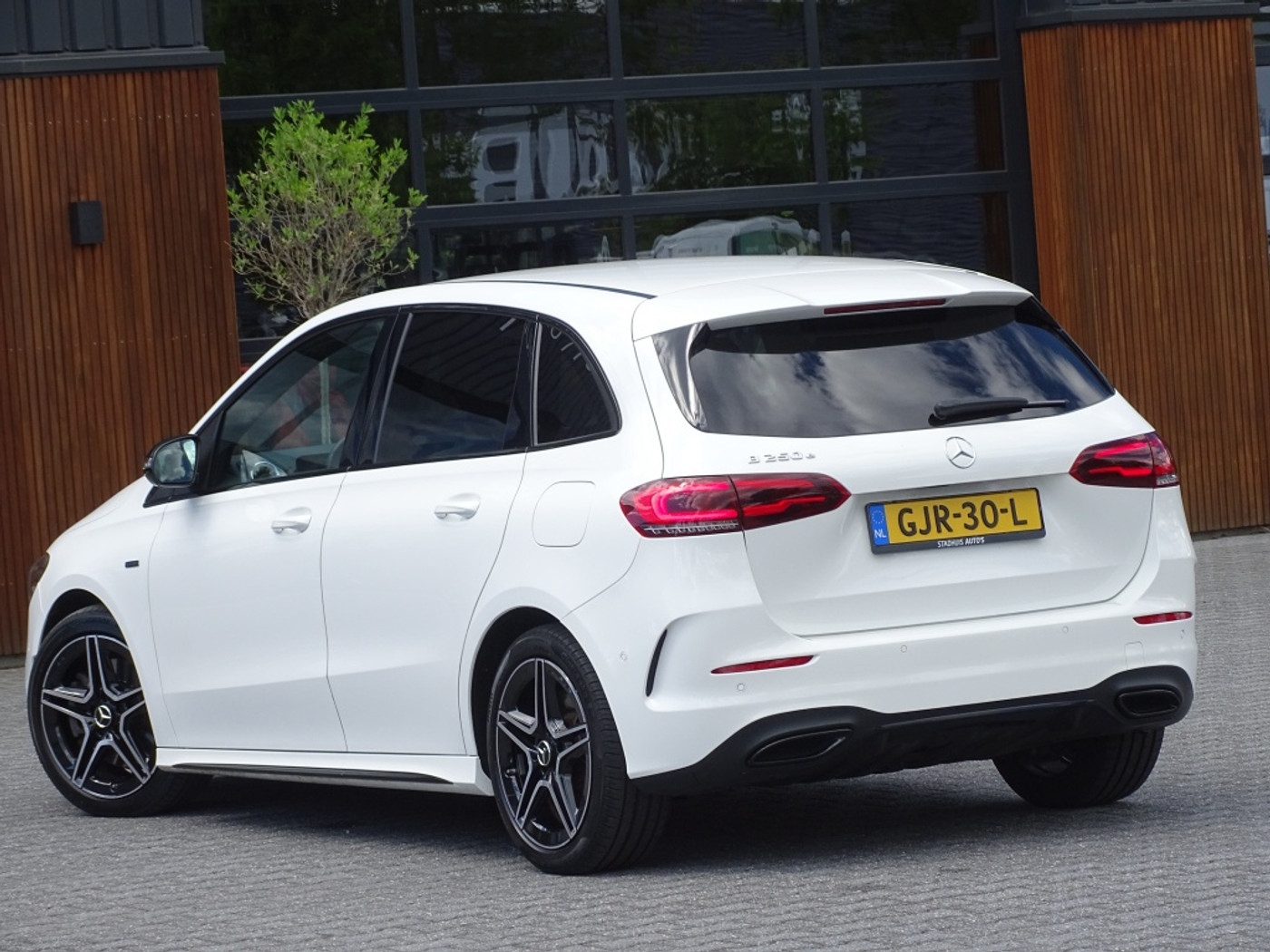 Foto van Mercedes-Benz B 250 E