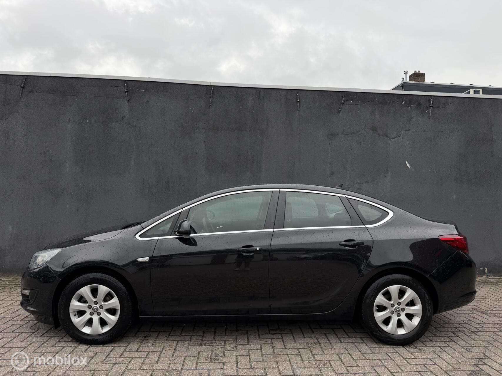 Foto van Opel Astra Notchback