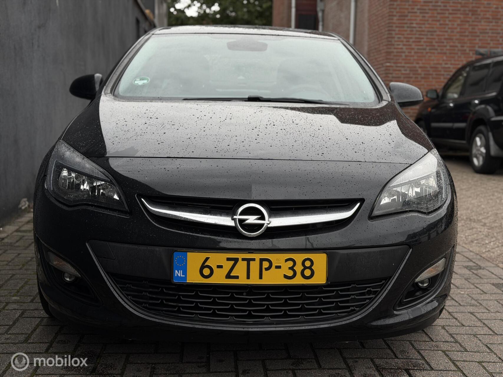 Foto van Opel Astra Notchback