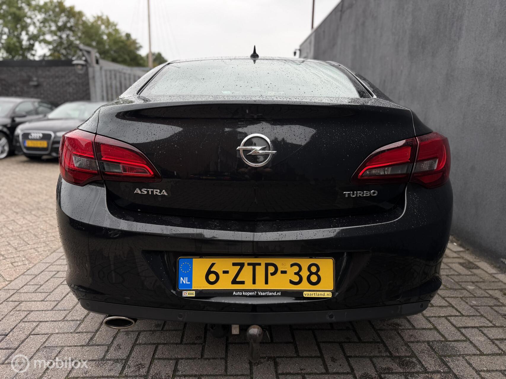 Foto van Opel Astra Notchback