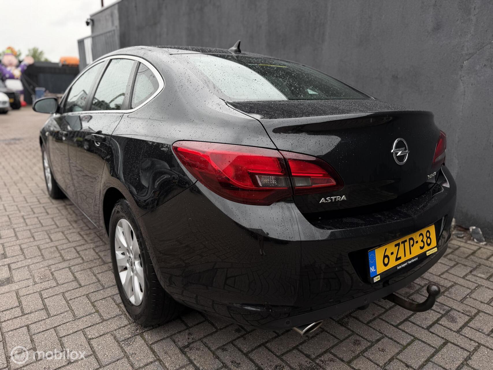 Foto van Opel Astra Notchback